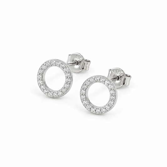 Aretes Bora Bora con fondo blanco de estudio