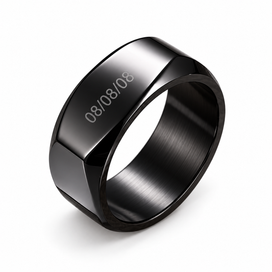 Anillo Everest con fondo blanco de estudio