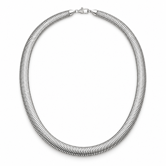 Collar Kioto con fondo blanco de estudio