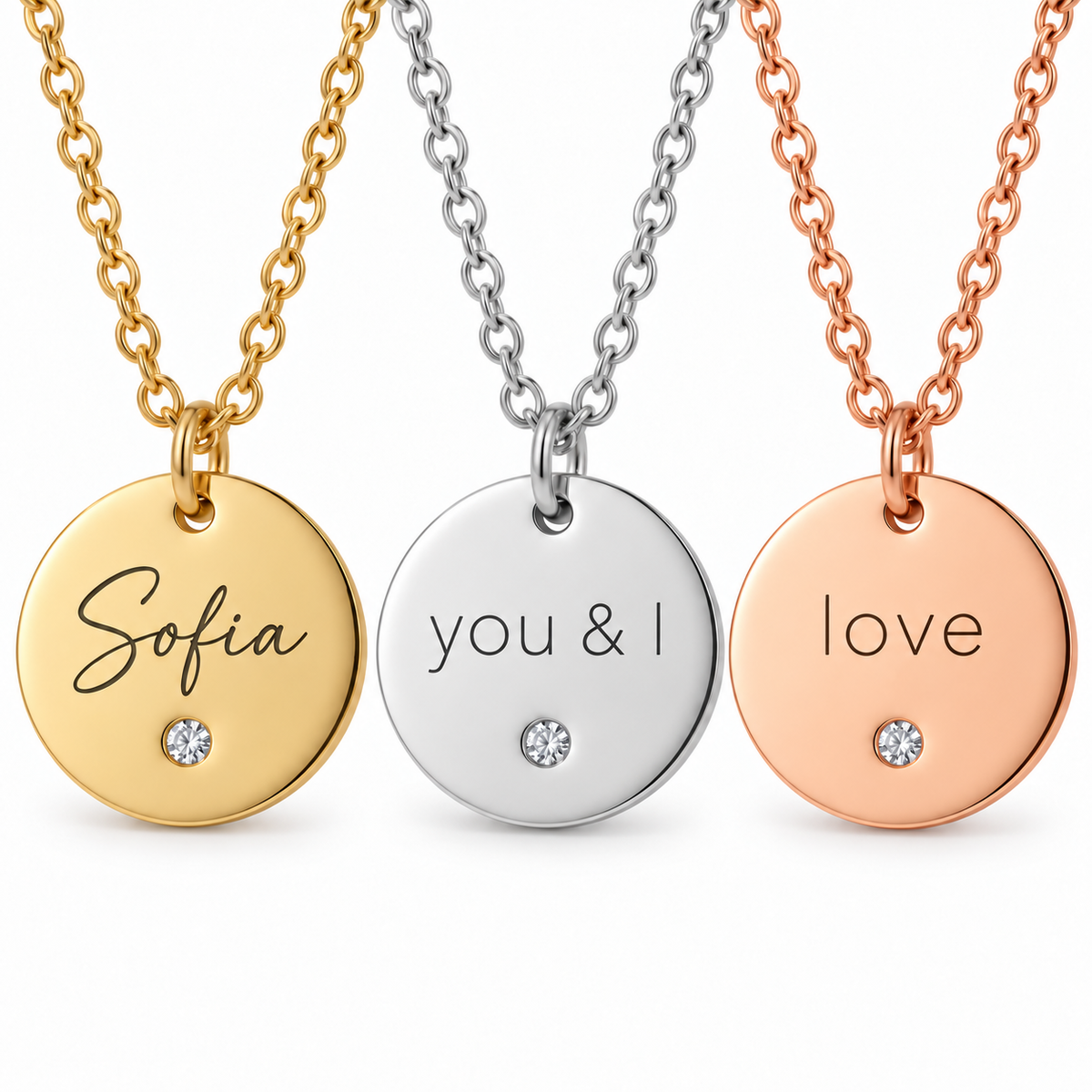Collar Siena dorado Sofia, plateado you & I y oro rosa love con fondo blanco