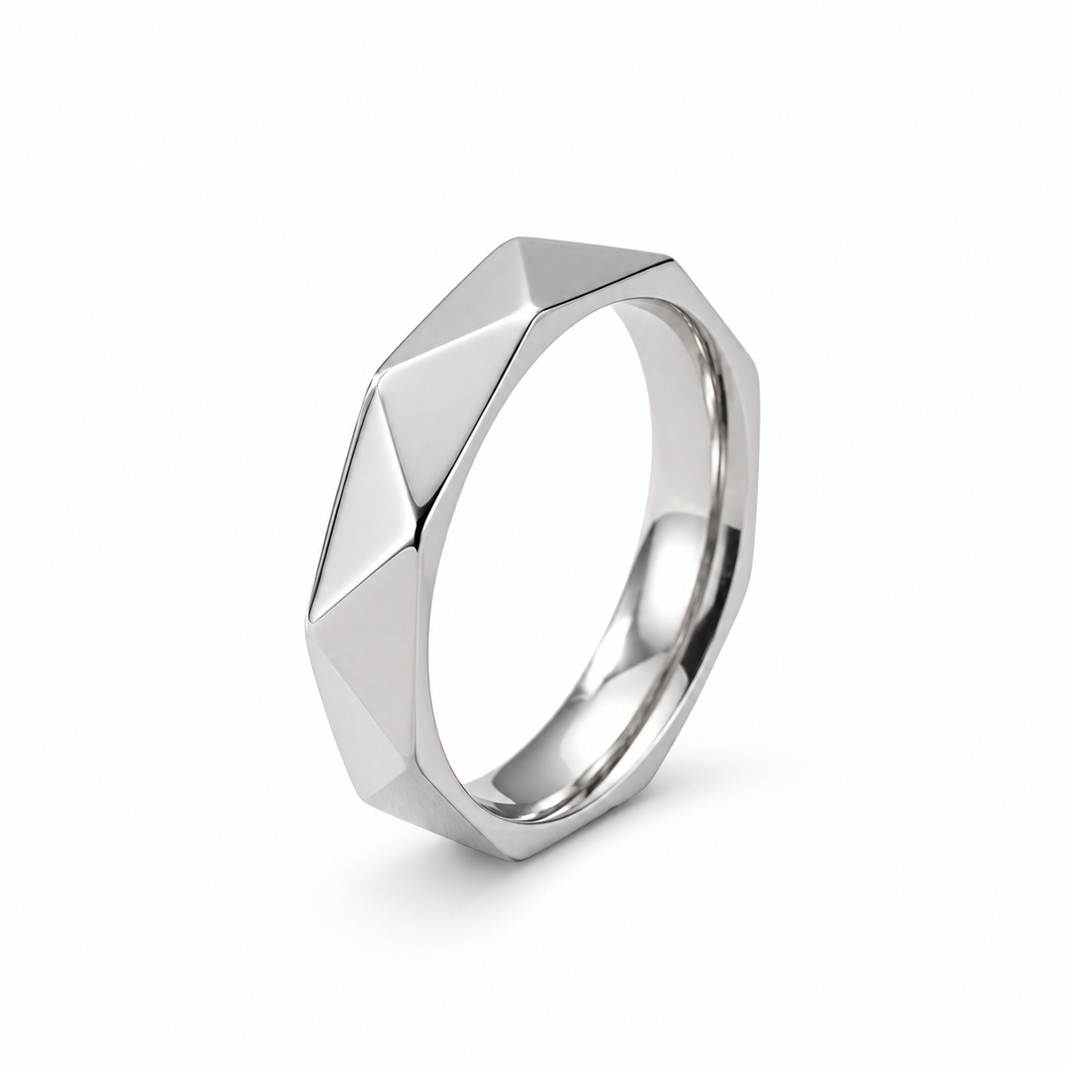 Anillo Támesis con fondo blanco de estudio