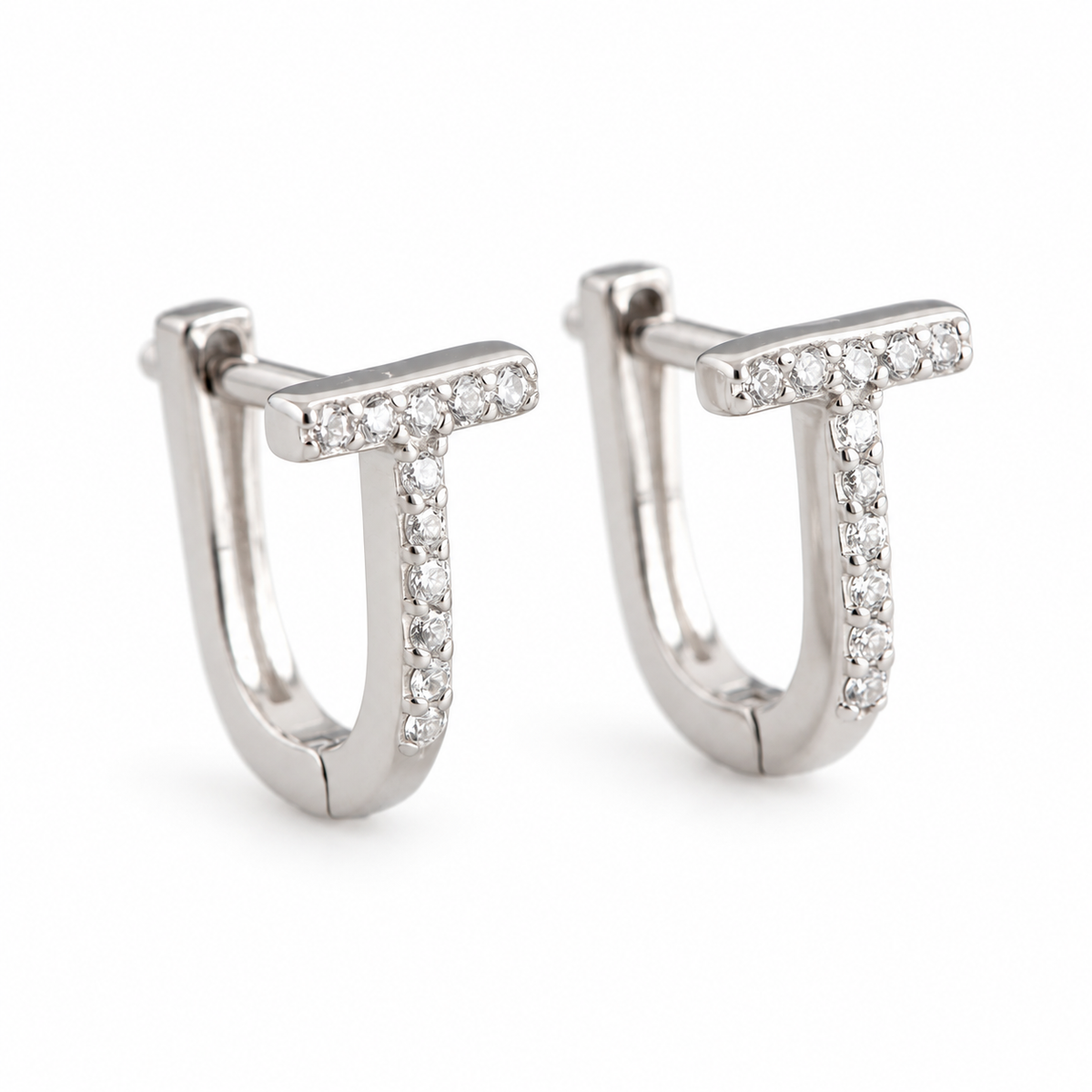 Aretes Tulum con fondo blanco de estudio